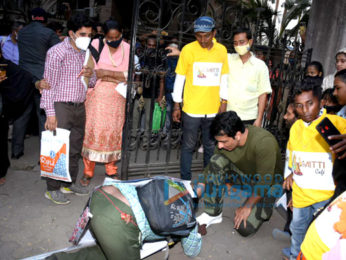 Photos: Sonu Sood snapped meeting fans