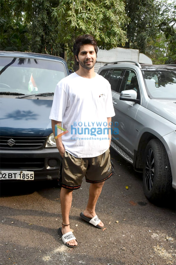 photos varun dhawan snapped at filmcity 2