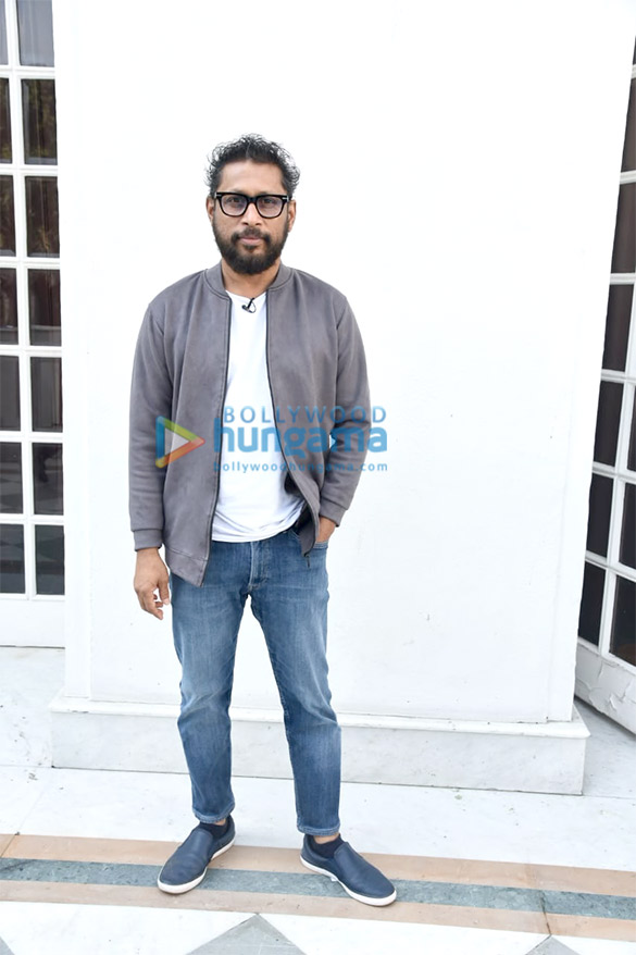 photos vicky kaushal shoojit sircar and ronnie lahiri snapped promoting sardar udham at imperial hotel in new delhi 4