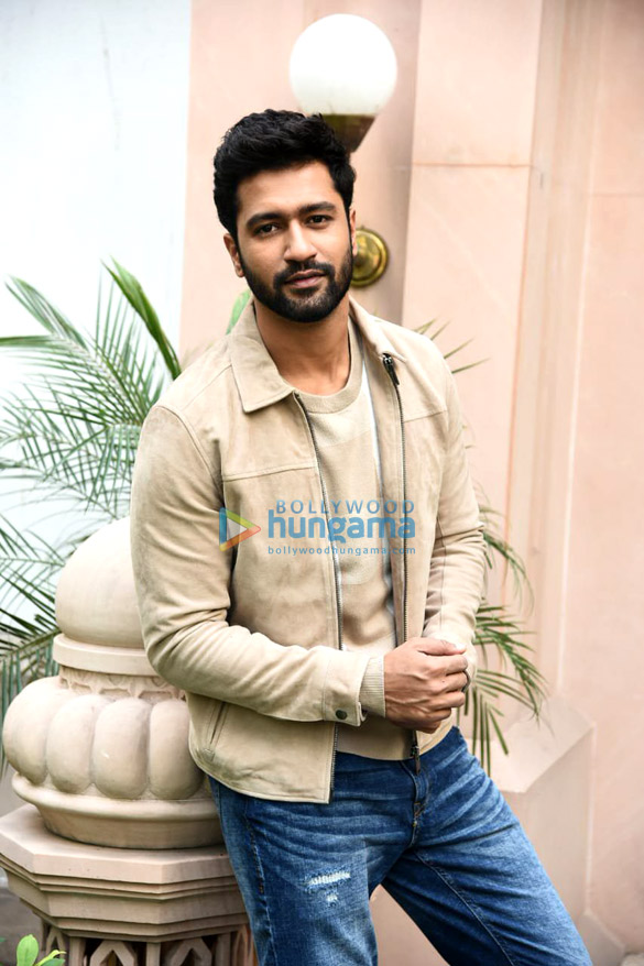 photos vicky kaushal shoojit sircar and ronnie lahiri snapped promoting sardar udham in new delhi 4
