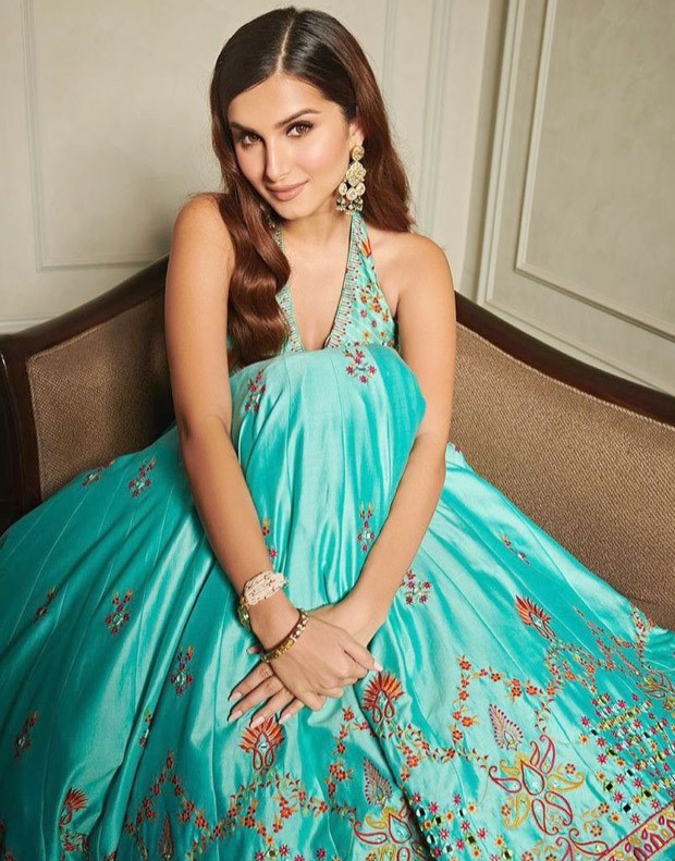 Tara Sutaria Looks Radiant In A Turquoise Punit Balana Lehenga Worth Rs ...