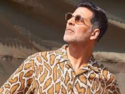 Akshay Kumar recreates his iconic Phir Hera Pheri pose; flaunts ‘side wala swag’