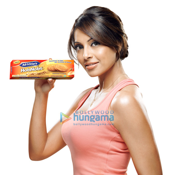bipasha basu 8 8