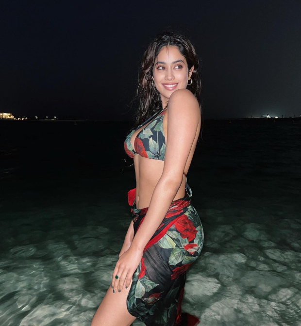 Janhvi Kapoor and Khushi Kapoor are sexy bikini babes on the beach in Dubai, see photos 