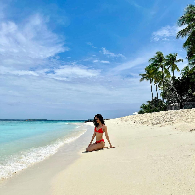 Manushi Chhillar enjoys sunny beach weather in Maldives in skimpy red bikini, see photos 