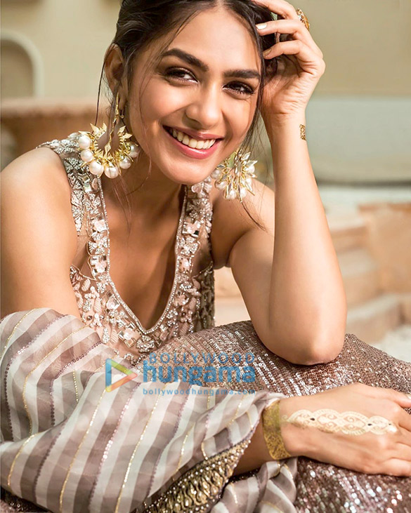 mrunal thakur 2 28