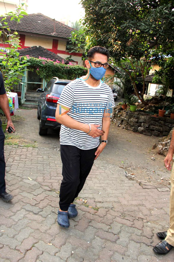 photos aamir khan spotted in bandra 2 3