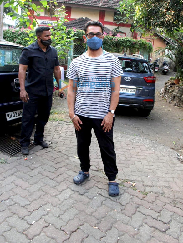 photos aamir khan spotted in bandra 4 2