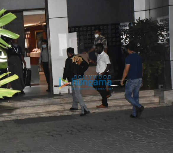 photos aayush sharma salman khan mahima makwana and bhumi pednekar spotted at kalina airport 654
