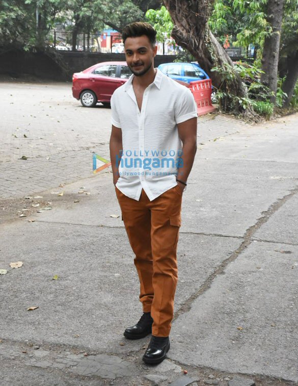 photos aayush sharma snapped at mehboob studio in bandra 3