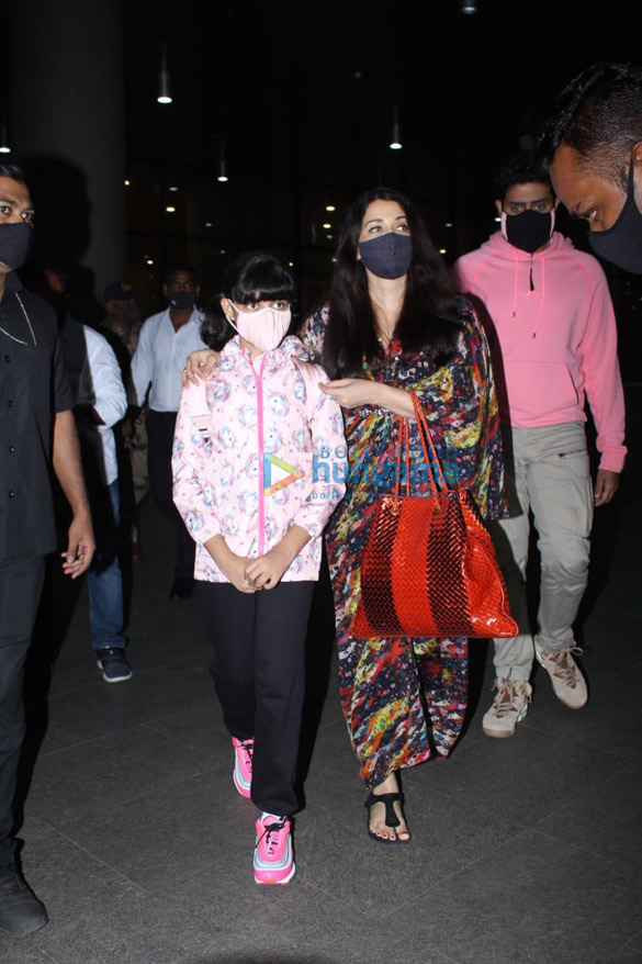 photos abhishek bachchan aishwarya rai bachchan and aaradhya bachchan snapped at the airport 2 2