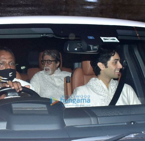 Photos: Amitabh Bachchan snapped with at Pratiksha bunglow post Laxmi Pujan Photos: Amitabh Bachchan snapped with at Pratiksha bunglow post Laxmi Pujan