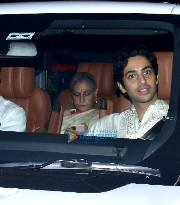 photos amitabh bachchan snapped with at pratiksha bunglow post laxmi pujan 3