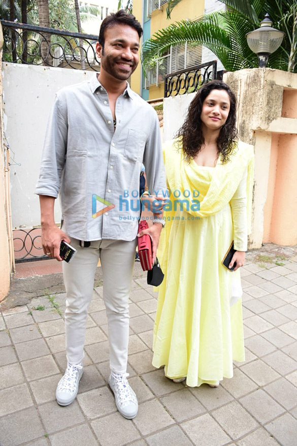 photos ankita lokhande and vicky jain snapped in juhu 2