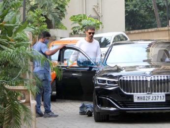 Photos: Arjun Rampal spotted in Bandra