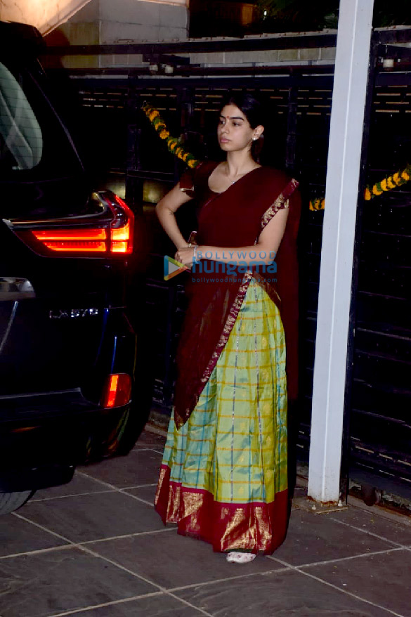 photos boney kapoor janhvi kapoor khushi kapoor snapped arriving for laxmi pujan 6