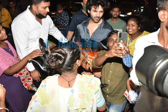 photos celebs snapped at kartik aaryans birthday bash 5