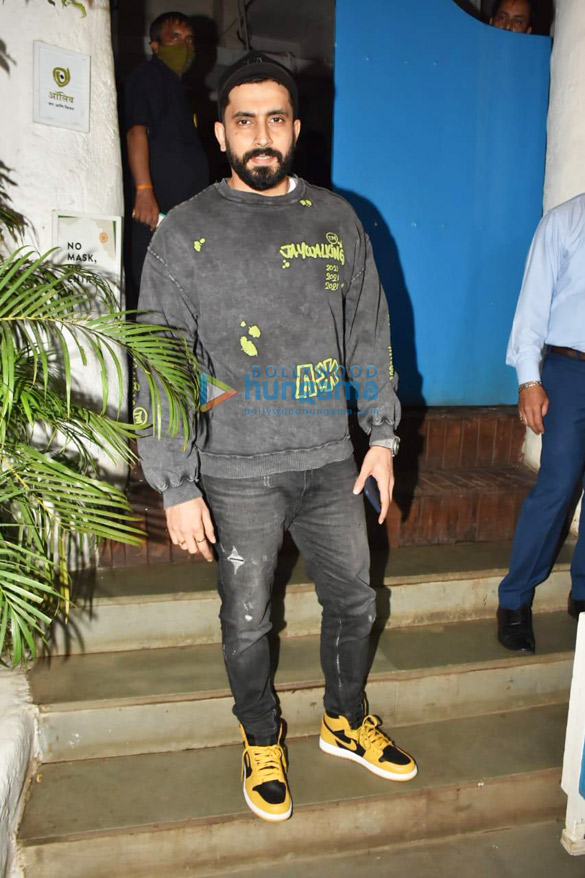 photos celebs snapped at kartik aaryans birthday bash 7