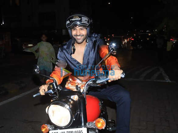 photos celebs snapped at kartik aaryans birthday bash 8