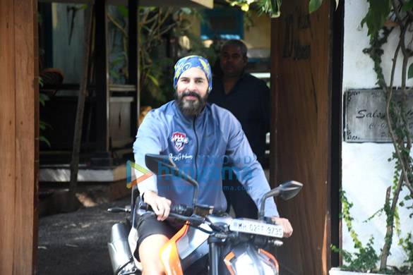 Photos: Dino Morea spotted in Bandra