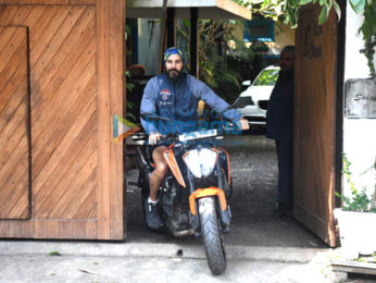 Photos: Dino Morea spotted in Bandra