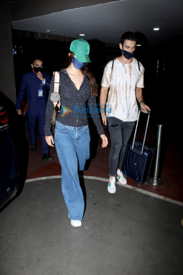 photos disha patani ayushmann khurrana and others snapped at the airport 1