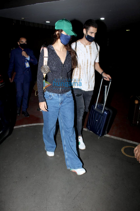 photos disha patani ayushmann khurrana and others snapped at the airport 2
