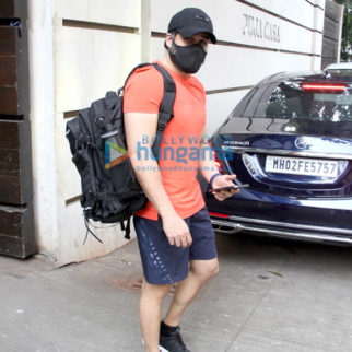 Photos: Emraan Hashmi spotted at the gym in Khar