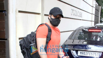 Photos: Emraan Hashmi spotted at the gym in Khar