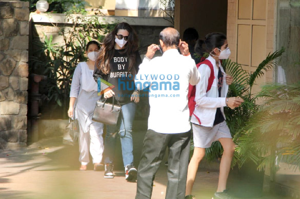 photos karisma kapoor spotted at kareena kapoor khans house in bandra 3