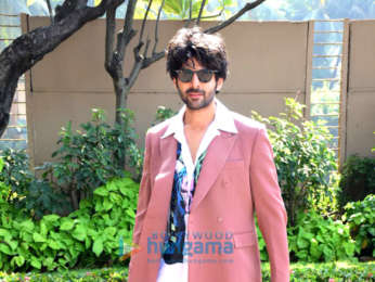Photos: Kartik Aryan spotted at Bandra