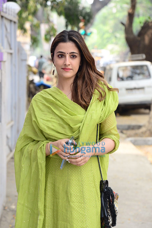 Photos: Nupur Sanon snapped at a dance class in Khar Photos: Nupur Sanon snapped at a dance class in Khar