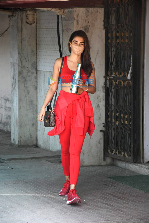photos pooja hegde spotted at pilates class 5