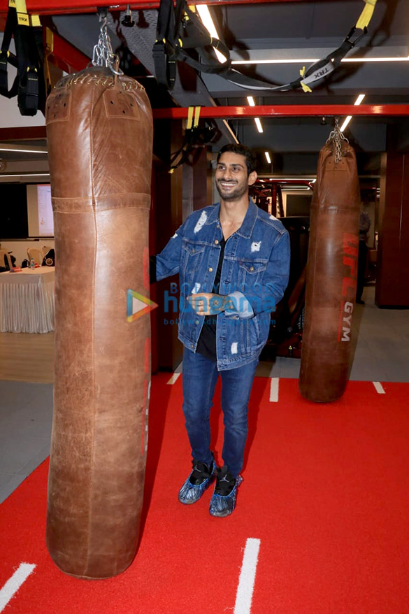 photos prateik babbar snapped at ufc gym in bandra 2