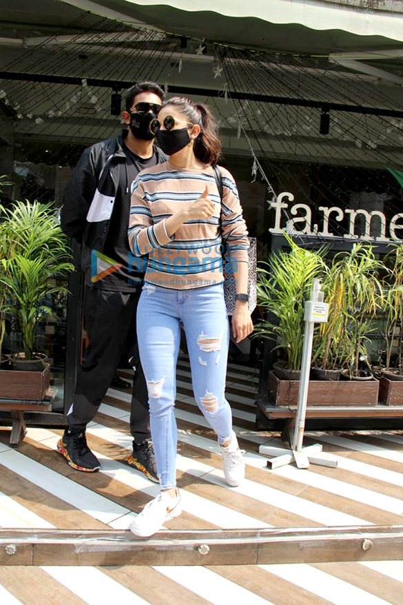 photos rakul preet singh spotted at farmers cafe in bandra 3 2