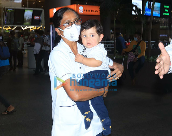 photos saif ali khan kareena kapoor khan taimur ali khan and jehangir ali khan snapped at the airport 6