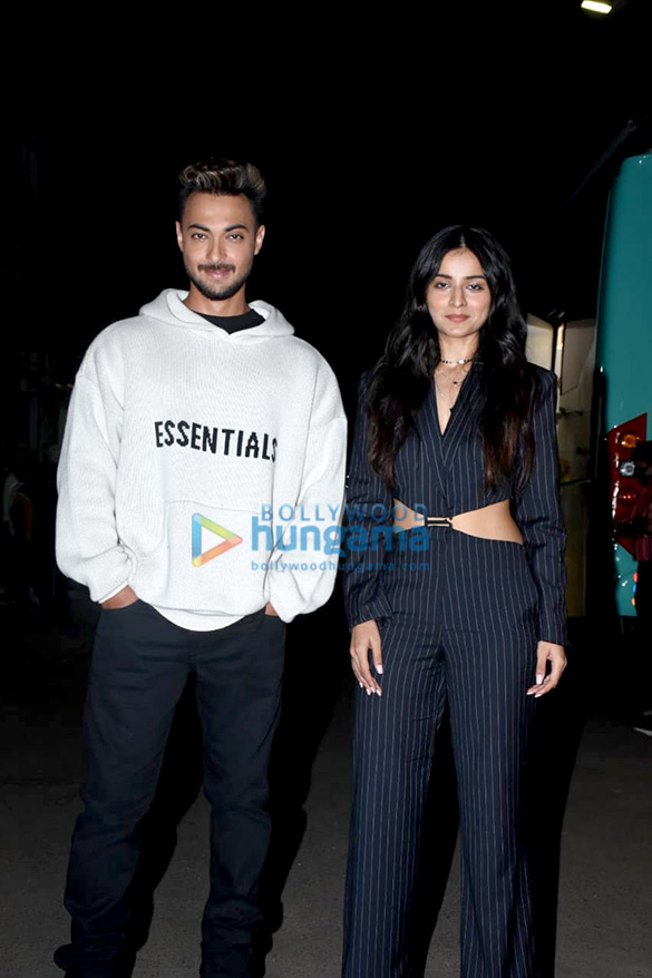 photos salman khan aayush sharma mahima makwana and others snapped on the sets of the kapil sharma show 10
