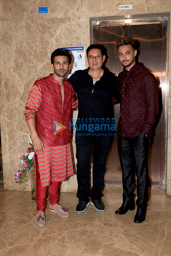 photos salman khan iulia vantur and others snapped at ramesh tauranis house for diwali party 14