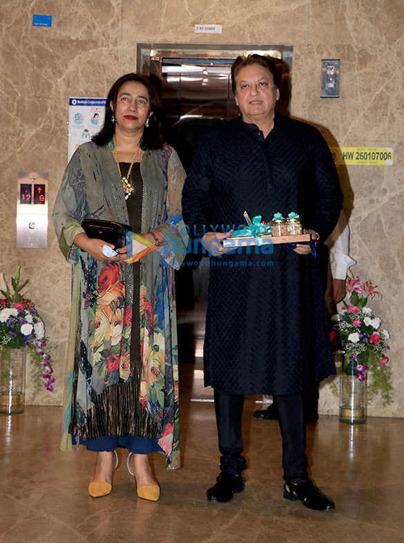 photos salman khan iulia vantur and others snapped at ramesh tauranis house for diwali party 15