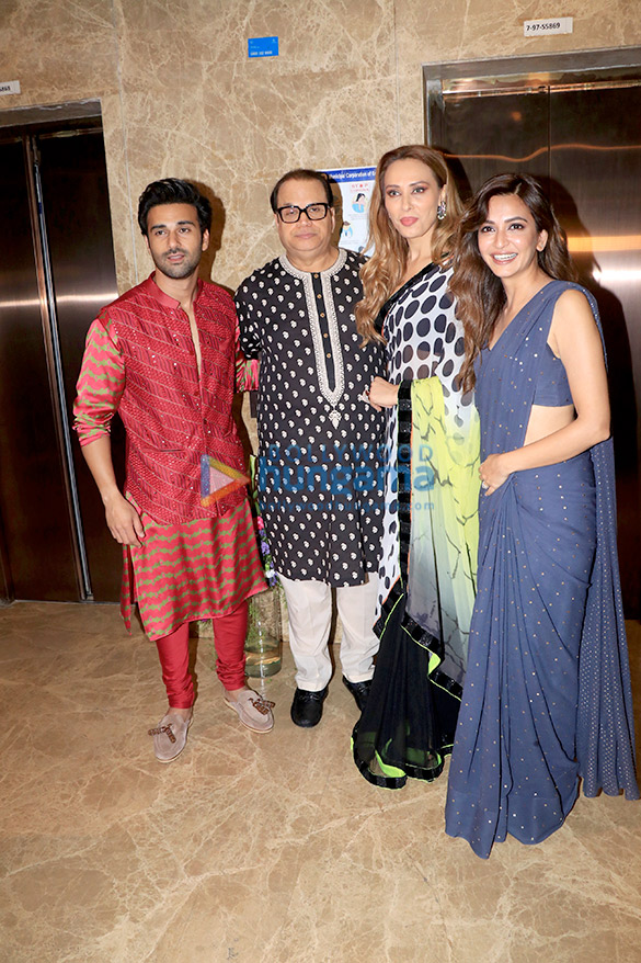 photos salman khan iulia vantur and others snapped at ramesh tauranis house for diwali party 3