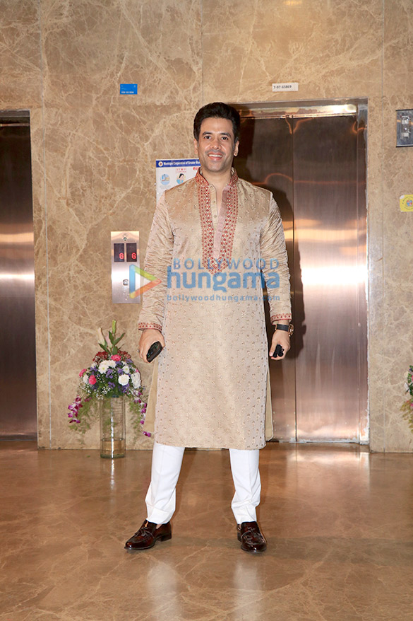 photos salman khan iulia vantur and others snapped at ramesh tauranis house for diwali party 8