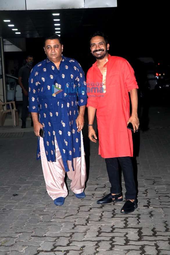 photos salman khan waluscha de sousa aayush sharma and others snapped at sohail khans house for diwali party 12