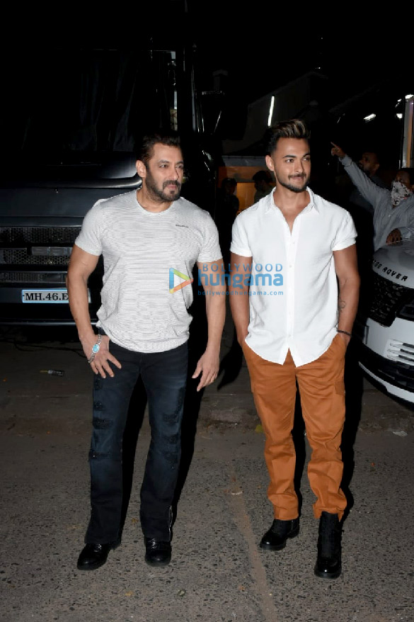 photos salman khan and aayush sharma snapped during antim the final truth promotions 4