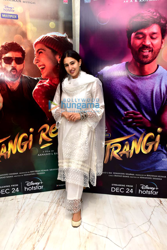 photos sara ali khan aanand l rai and others at the trailer launch of atrangi re 6