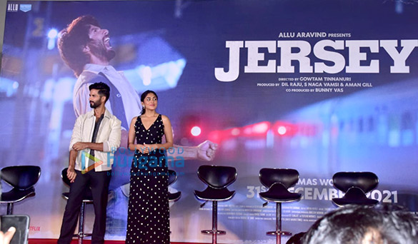 photos shahid kapoor mrunal thakur and others snapped at the trailer launch of jersey 025 2