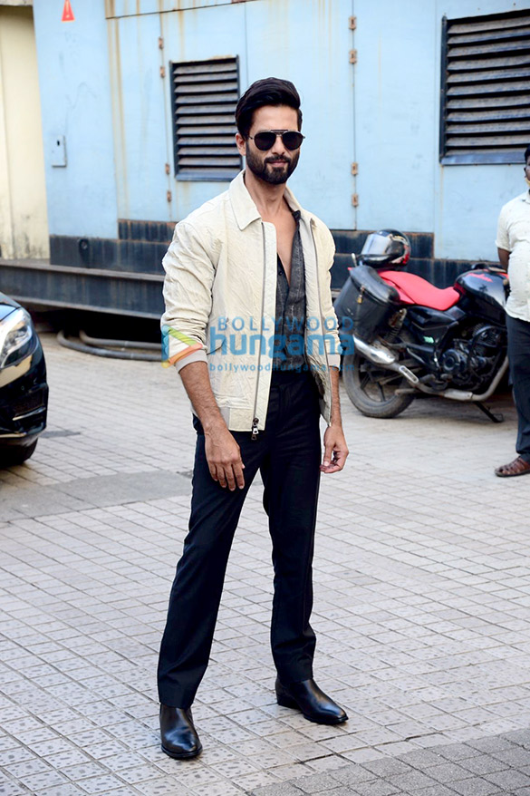 photos shahid kapoor mrunal thakur and others snapped at the trailer launch of jersey 1