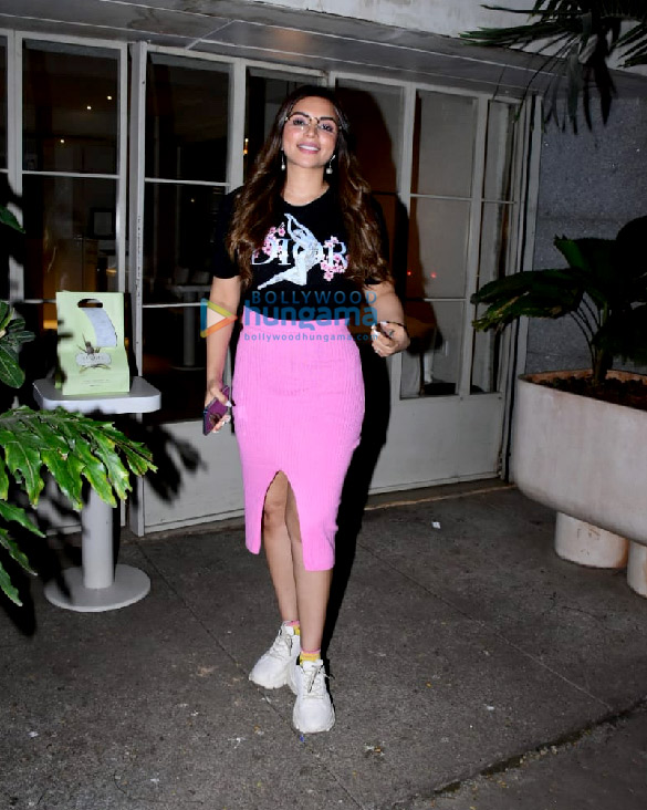 photos shama sikander spotted at sequel in bandra 2