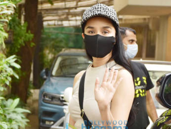 Photos: Shraddha Kapoor snapped at a dubbing studio in Juhu