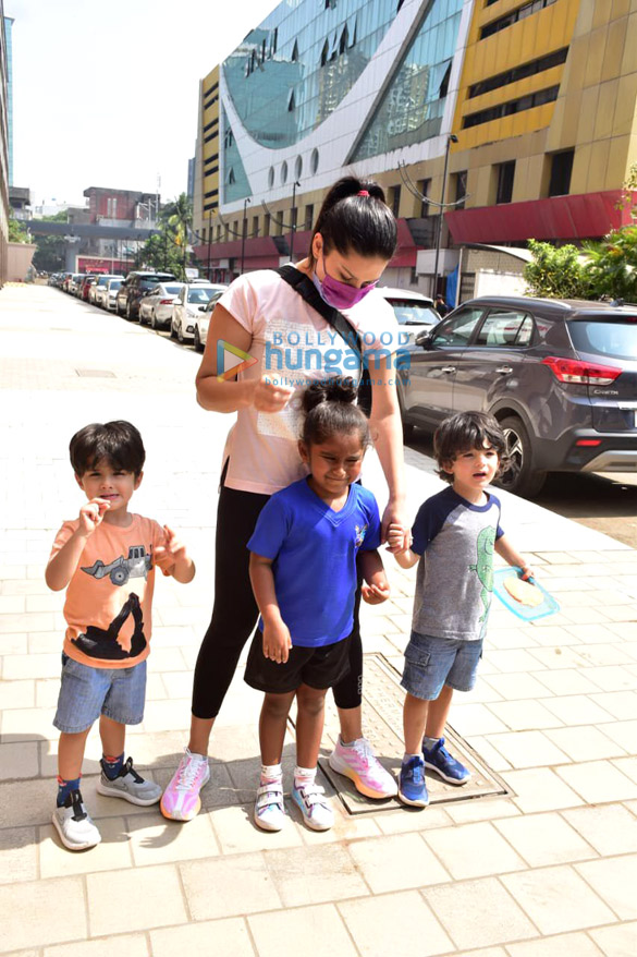 photos sunny leone snapped in andheri with her kids 2