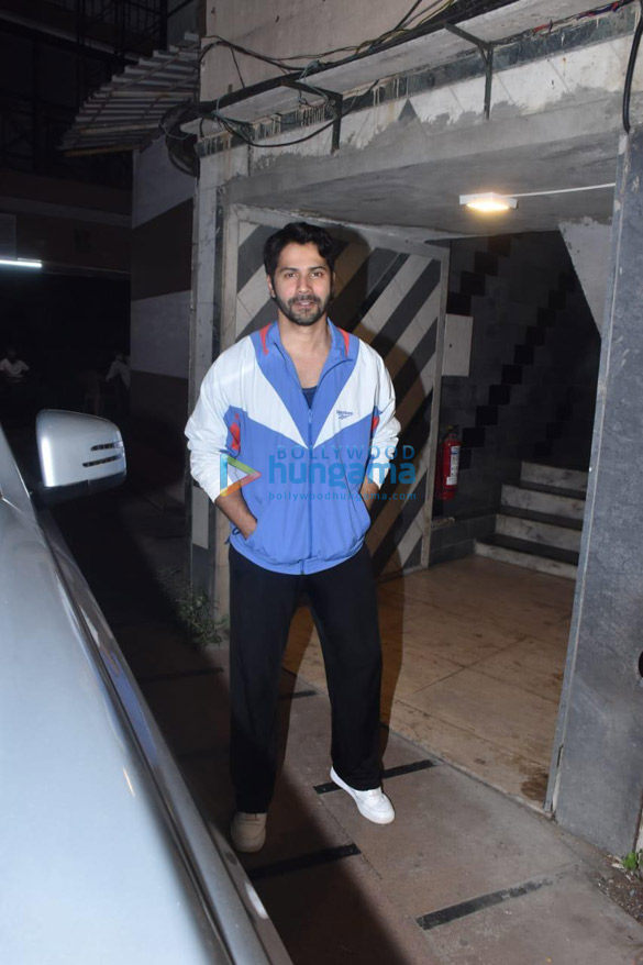 photos varun dhawan snapped at the gym in juhu 65 3